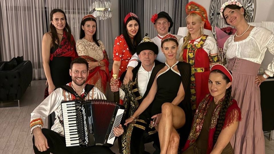 День рождения в стиле Аля-Рус с поющим баянистом аккордеонистом в Москве смотреть онлайн