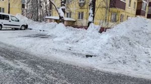 КОЛЛЕКЦИОНЕР ДОМОСЕД УЧИТ УМУ РАЗУМУ, коллекция большая но ум маленький, теряется в пространстве