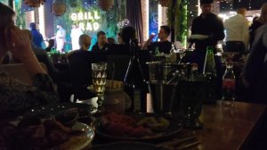 мы поздравляем тёту вот песьню поют .mp4