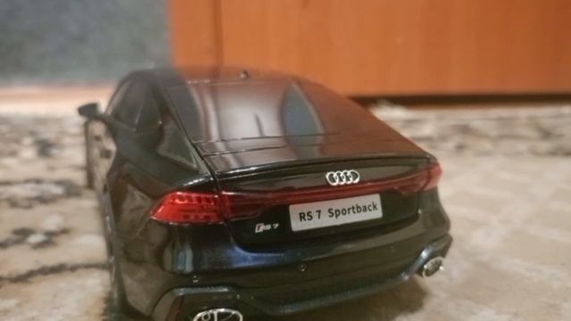 Новый автомобиль Ауди RS7. Масштаб 1:18 28 см.