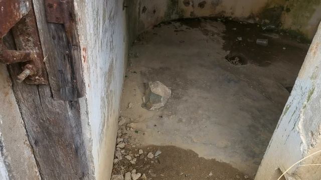 ДОТ, входивший в систему обороны 30-й Бронебашенной Береговой Батареи в Севастополе. смотреть онлайн