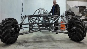 Скульптор по металлу с нуля строит автомобиль