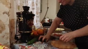 ГОТОВЛЮ НА ПРАЗДНИЧНЫЙ СТОЛ, БОЛТАЮ.