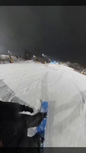 Лыжник выбрал не самый лучший костюм для катания