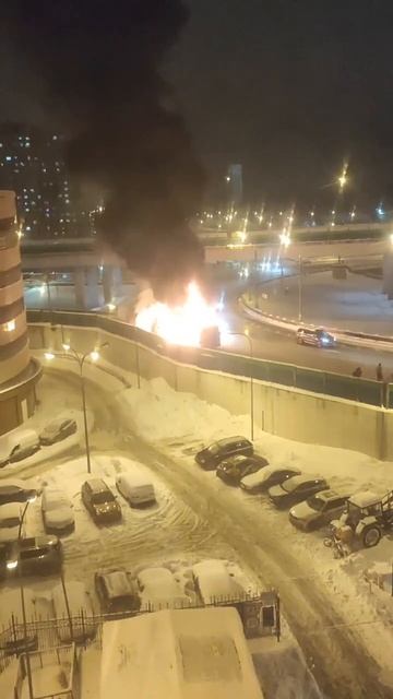 Загорелся автобус в Одинцово 🙄 смотреть онлайн