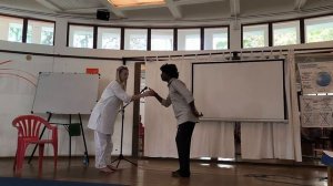 Упражнение - пластич. миниатюра "Зеркало" на эмоц. выражение и отражение состояний друг друга.