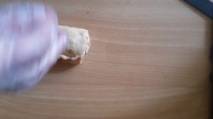 Нарезка булочек с корицей ниткой