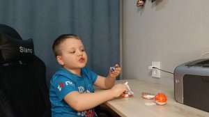 РАСПАКОВКА. KINDER JOY STRANGER THINGS. Киндер Джой Очень странные дела #осд