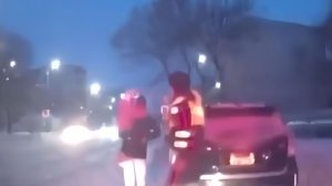 Инспекторы ДПС спасли жизнь четырехлетней девочке в Амурской области