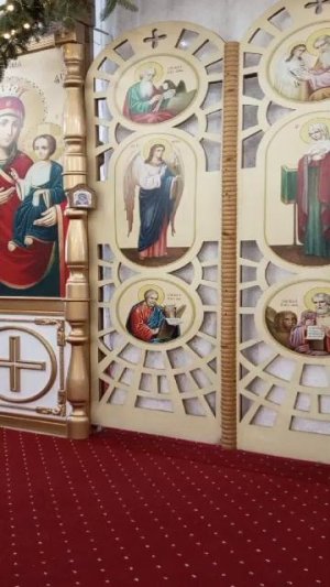 Божественная служба в храме Святой Троицы