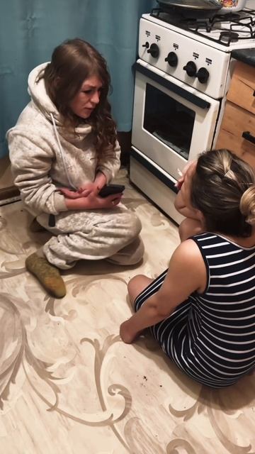 СНОВА В ГОСТЯХ ОНА! ИРИШКА ЧИКИ ПИКИ И НАДЯ ОЧЕНЬ ЛЮБЯТ ВЕСЕЛИТЬСЯ! смотреть онлайн