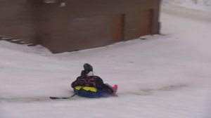 Подросток пострадал при катании с горки на тюбинге в Тульской области