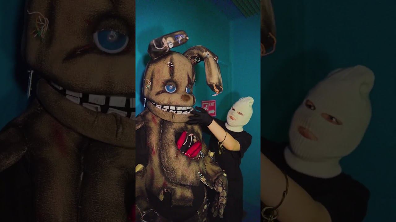 A Night at the FNAF Pizzeria! Real life animatronics! #fnaf #horror #story смотреть онлайн