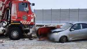 Водитель легковушки пострадал в ДТП со снегоуборочной машиной в Крыму