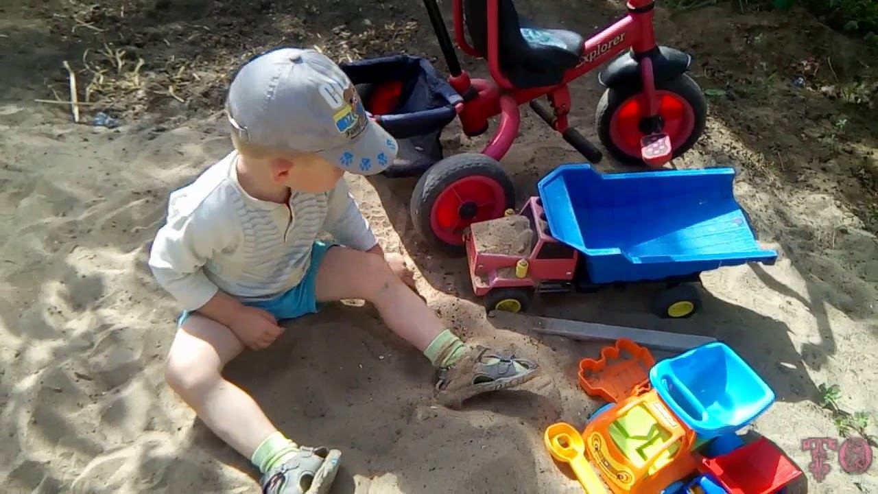 ДЕТСКИЕ ИГРЫ НА УЛИЦЕ, ИГРЫ С ПЕСКОМ, ИГРУШЕЧНЫЕ МАШИНКИ смотреть онлайн