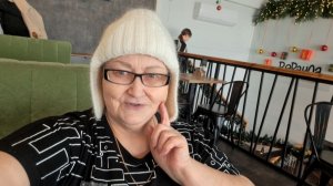 Один не хочет пельмени, другой не хочет борщ,  а третий - вообще не знает, что он хочет.