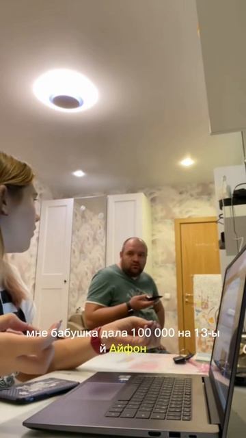 Покупки в роблокс. Прикалываюсь над папой)) А какая самая большая покупка в игре у вас? смотреть онлайн