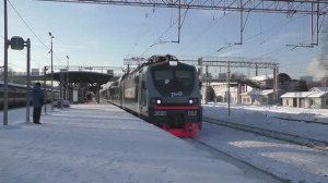 Эл.-воз ЭП20-002 (ТЧЭ-6) с поездом «Буревестник/двухэтажный состав» № 703Х Москва — Нижний Новгород.