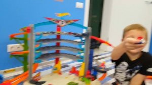 Много машинок Hot Wheels ! Проблема с парковкой! Авто трек и Автовоз Hot Wheels!