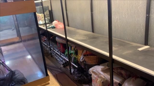 Задний фон в аквариуме и прокладка труб.Стойка для аквариумных рыб. смотреть онлайн