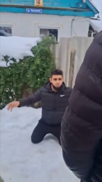 #Россия В Краснодарском крае в одной из школ произошел конфликт между ребенком цыган и учениками. смотреть онлайн