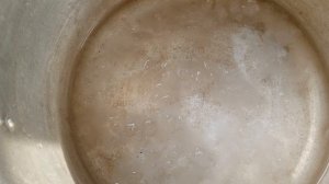 Замерзла вода  в уличной колонке