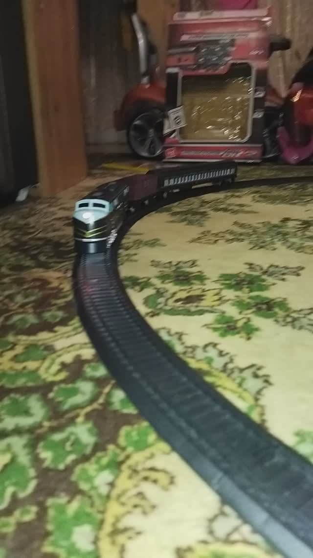 Паровозик едет чух чух .Испытание нового подарка Платона смотреть онлайн