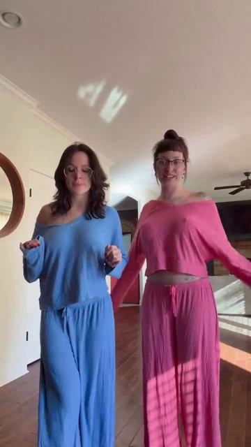 Девочки без лифчика хлопают не руками!!! смотреть онлайн