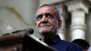 Пезешкиан: нападение на Хаменеи равносильно объявлению Ирану войны