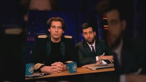 Эрнст, насмехаясь над мнением народа, возвращае