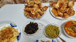 Жизнь в деревне 🏡  выпечка к чаю и ужин // посолила грудку //