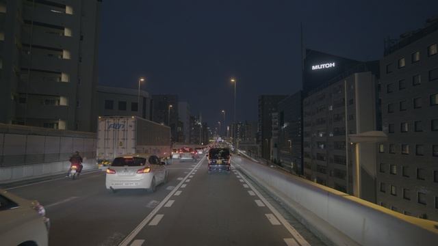 Blue Hour Drive through Tokyo ⁄ 8K 60fps HDR ⁄ Gentle Car Sound (2160p_60fps_AV1-128kbit_AAC) смотреть онлайн