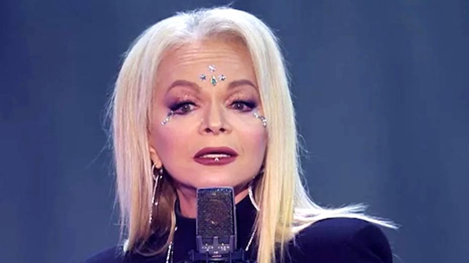 Эксперт назвал минимальный размер пенсии Ларисы Долиной смотреть онлайн