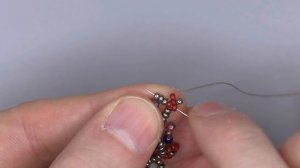 Как сделать цепочку из хрустальных ромашек с использованием бисера и бусин 3 мм