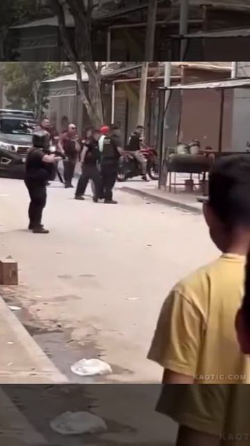 #Аргентина Очень неудачная попытка нападения на аргентинских полицейских смотреть онлайн