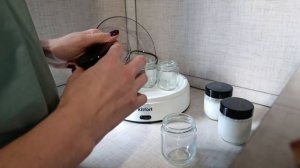 Сквасила йогурт из молока и закваски! Обзор йогуртницы Kitfort-6097