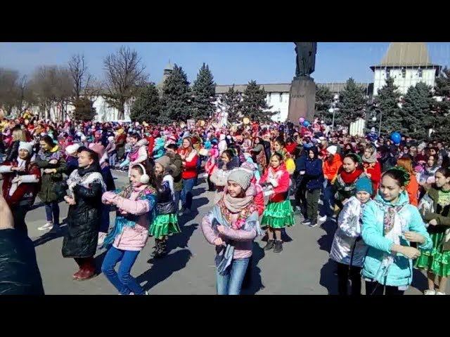 ФЛЕШМОБ ТАНЦУЙ МАСЛЕНИЦА, УЧАСТНИКИ ДЕТСКИЕ ХОРЕОГРАФИЧЕСКИЕ ГРУППЫ ГОРОД АСТРАХАНЬ смотреть онлайн