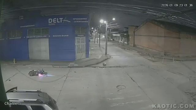 #Колумбия Один человек погиб в результате столкновения мотоцикла полицейского патруля смотреть онлайн