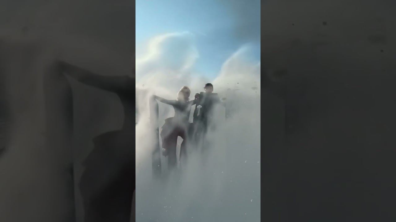 На склоне слепили две снежные бабы смотреть онлайн