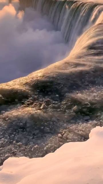 Замерзший Ниагарский водопад