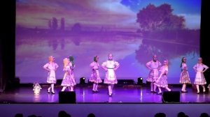 Танец "А мы по воду пошли"