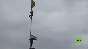 رفع العلم السوري في مسكنة وسط احتقالات مع دخول قوات الجيش