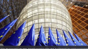 СМИ узнали о просьбе Макрона активировать инструмент ЕС против принуждений США