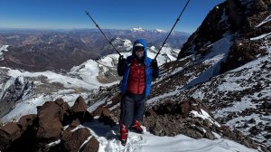 Два фрагмента восхождения группы Клуба 7 Вершин "Инки на тропинке" на вершину Аконкагуа