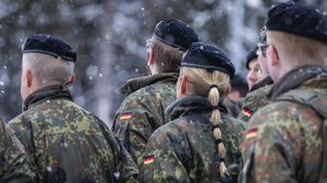 WSJ узнала о трудностях ФРГ с набором солдат в армию из-за поколения Z
