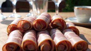 РУЛЕТИКИ ИЗ ВЕТЧИНЫ