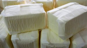 Цена на сливочное масло в России упала почти на 36 рублей за начало года