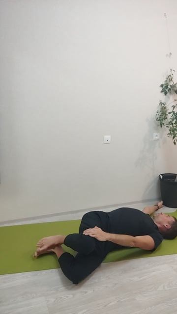 2025-12-19 Супта Матсиендрасана 2. Поза повелителя рыб лежа 2.