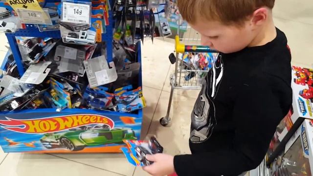 ДЕТСКИЙ МИР машинки HOT WHELLS. Выбираем, покупаем и распаковываем! смотреть онлайн