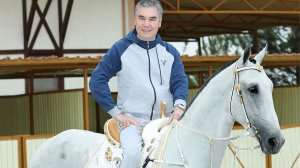 Масштабная стройка в Туркменистане: Ахалтекинский конный комплекс возводят в предгорьях Копетдага